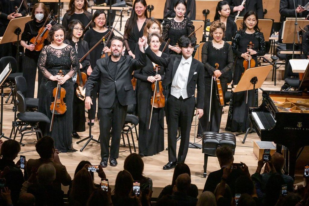 Review: James Gaffigan and Yunchan Lim praised by The New York Times for New York Philharmonic Performance
